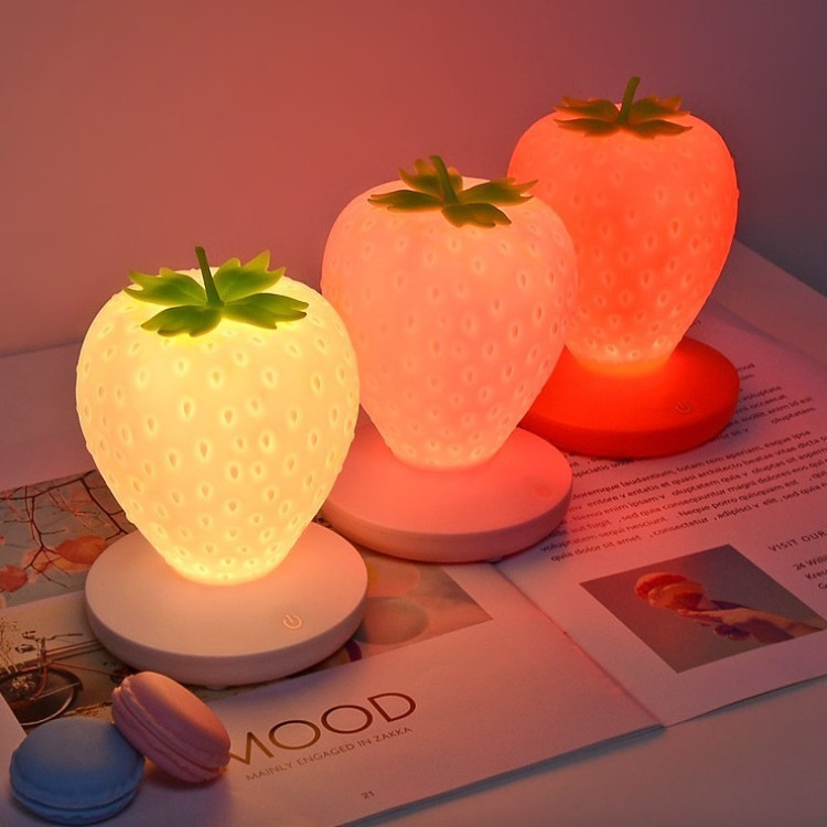 Силиконовый LED светильник-ночник "Клубника", 3 цвета