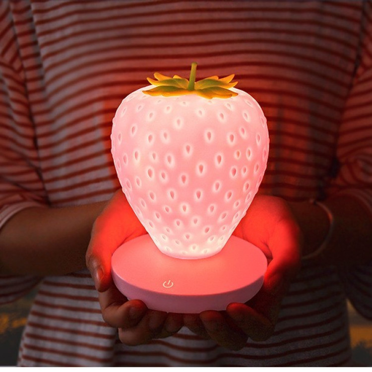 Силиконовый LED светильник-ночник "Клубника", 3 цвета