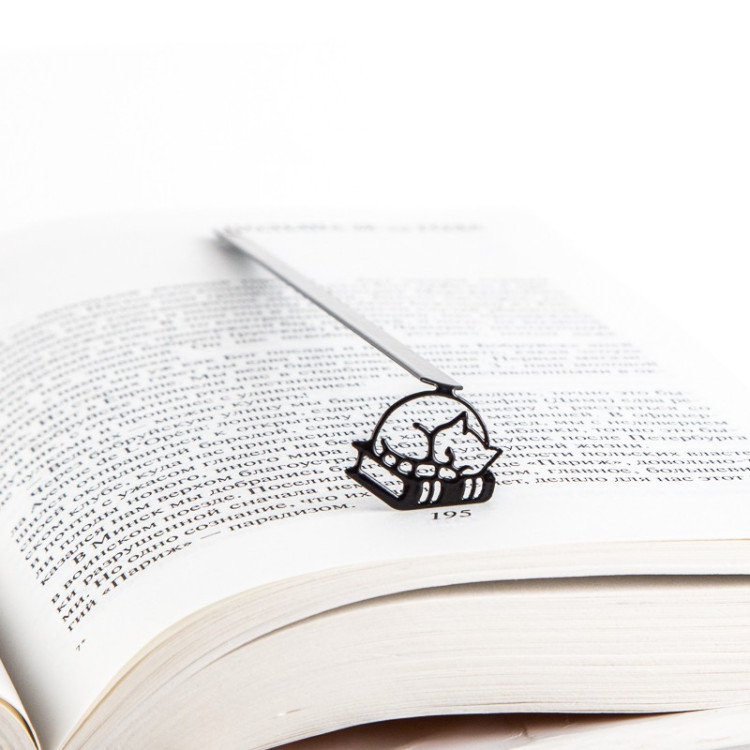 Закладка для книг "Кошка на книгах"