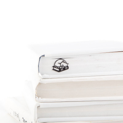 Закладка для книг "Кошка на книгах"