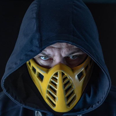 Маска Скорпиона из игры Mortal Kombat 11