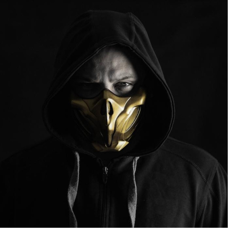 Маска Скорпіона Лють Пекла з гри Mortal Kombat 11 золотистого кольору