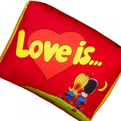 Подушка "Love is…"-foto2