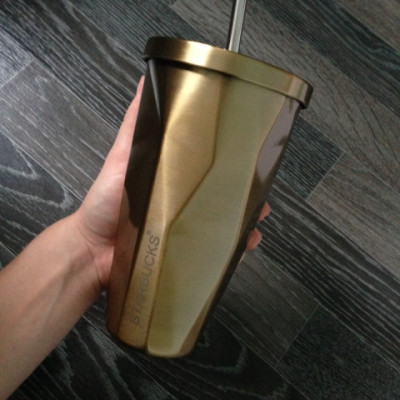 Стакан Starbucks с крышкой и трубочкой (золото)
