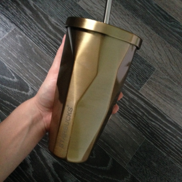 Стакан Starbucks с крышкой и трубочкой (золото)